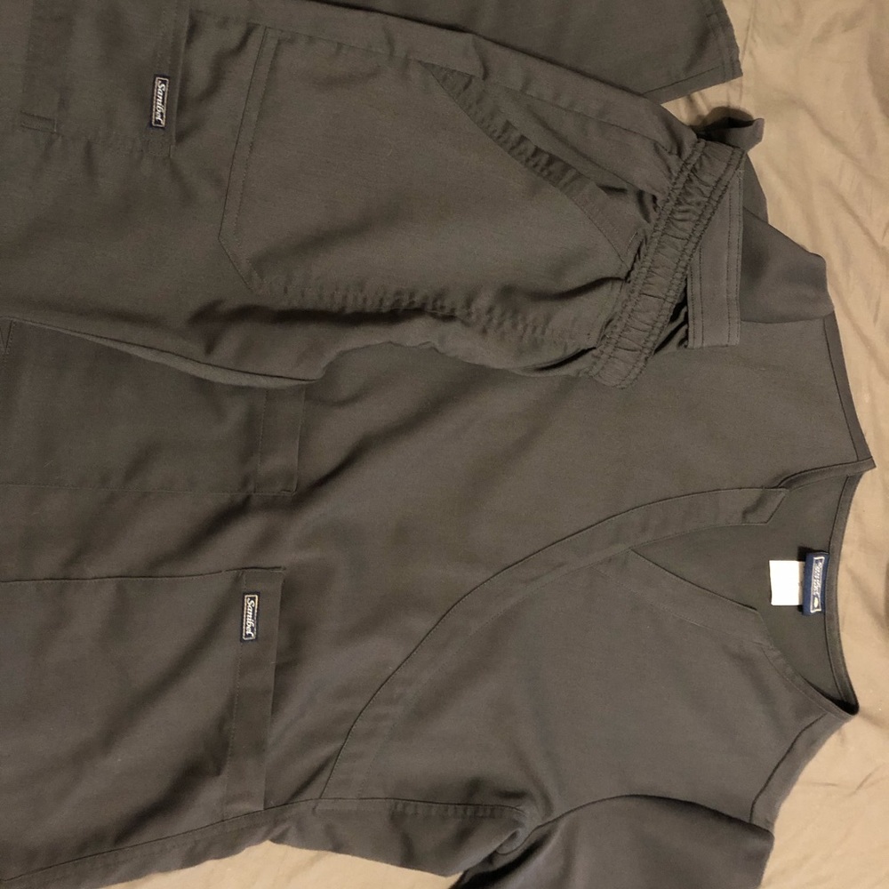 Scrub set